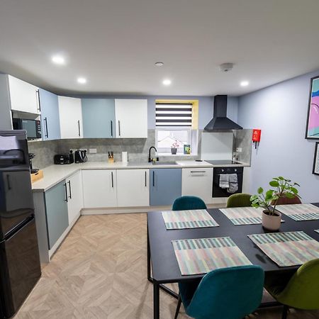 Aaron Wise - 51 Fitzhamon Apartments Cardiff Luaran gambar