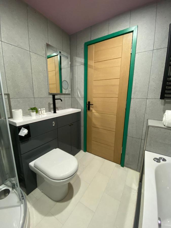 Aaron Wise - 51 Fitzhamon Apartments Cardiff Luaran gambar