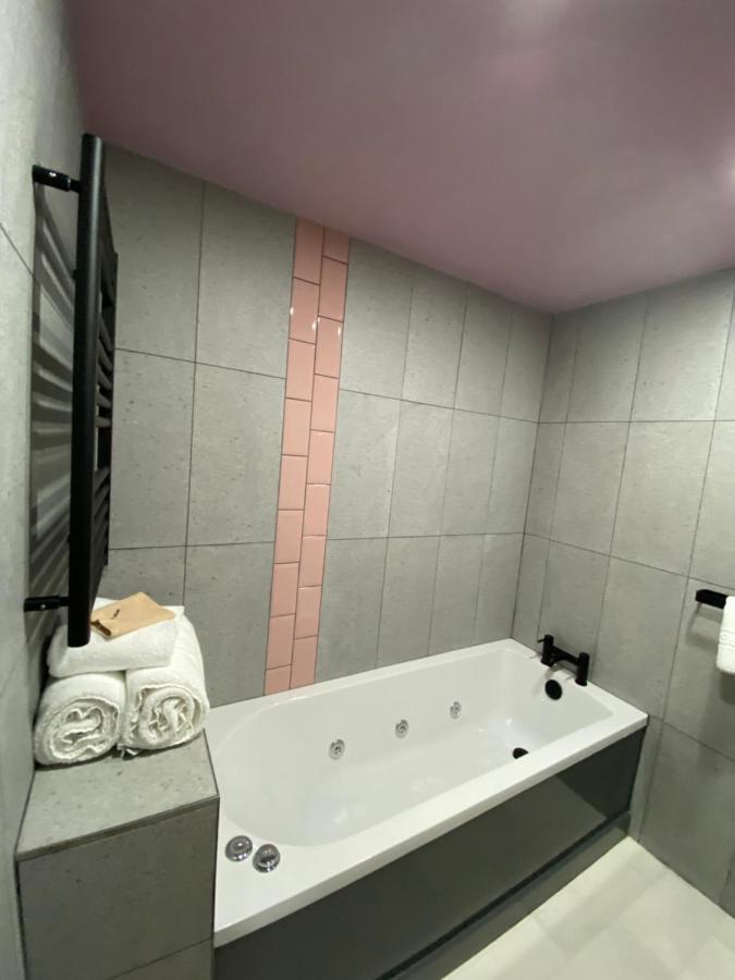 Aaron Wise - 51 Fitzhamon Apartments Cardiff Luaran gambar