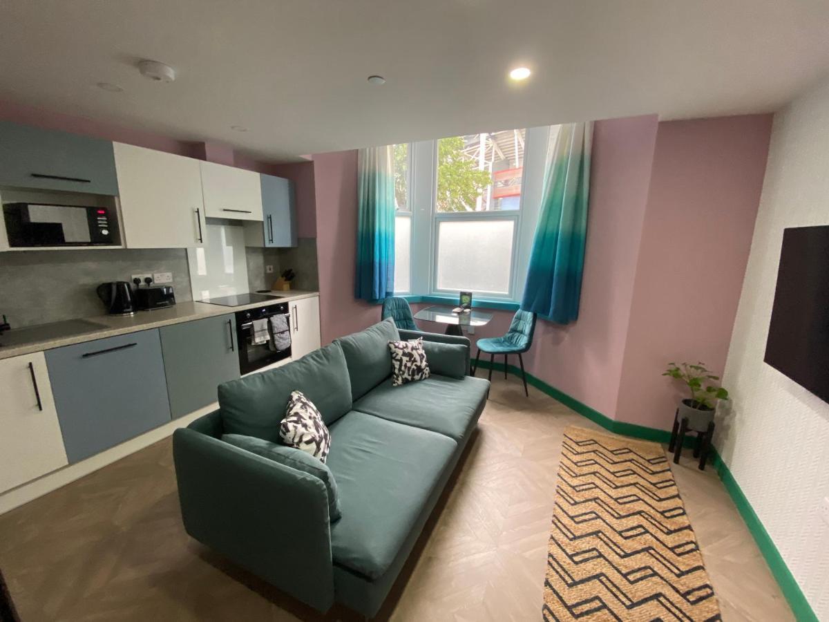 Aaron Wise - 51 Fitzhamon Apartments Cardiff Luaran gambar