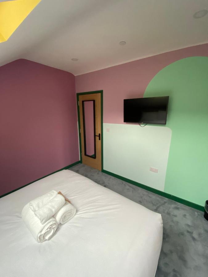 Aaron Wise - 51 Fitzhamon Apartments Cardiff Luaran gambar
