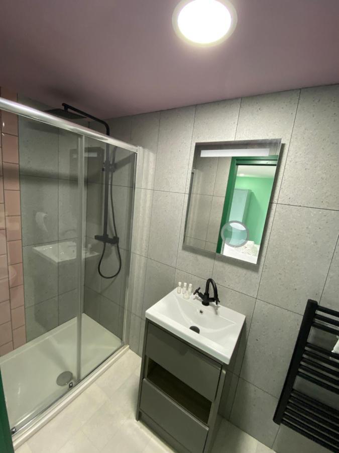 Aaron Wise - 51 Fitzhamon Apartments Cardiff Luaran gambar